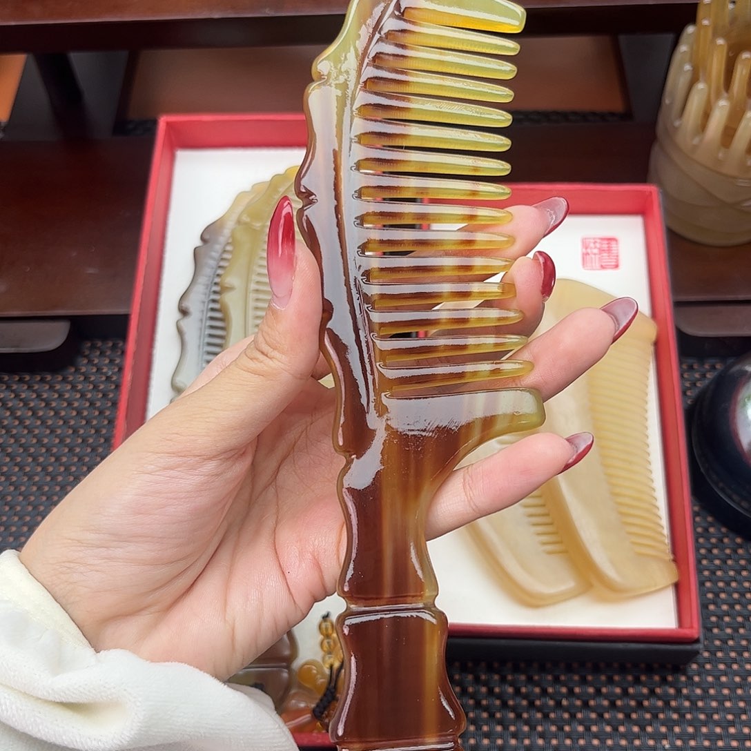 手工制作纯牛角梳子