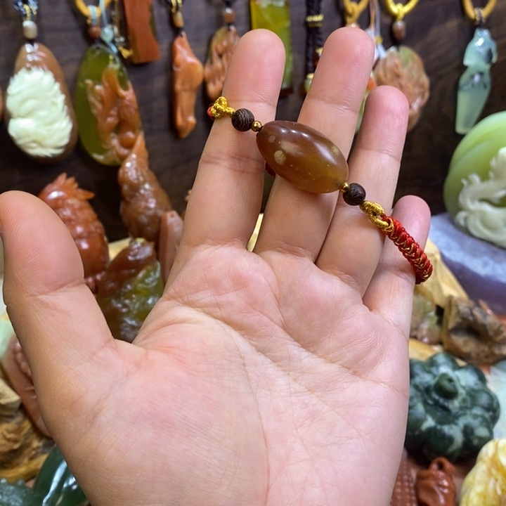 蛇纹石玉未镶嵌颈饰