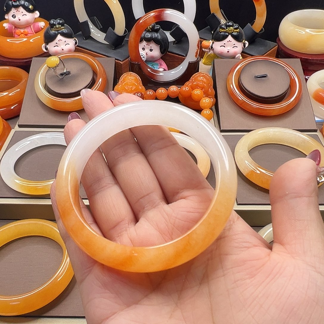 石英质玉（黄龙玉）未镶嵌手镯包容福利61.5