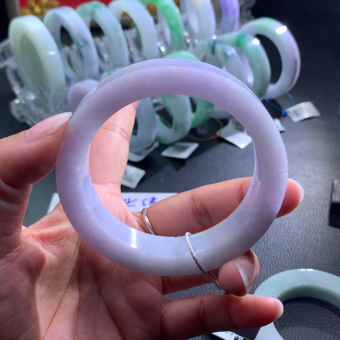 蒂***石定制翡翠未镶嵌翡翠手镯