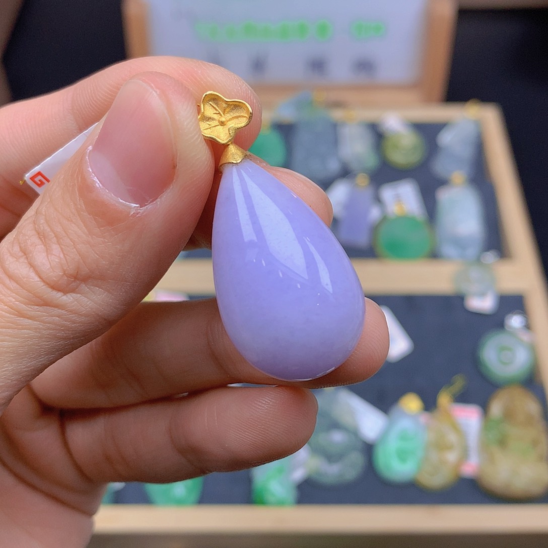 翡翠颈饰18K金镶嵌翡翠