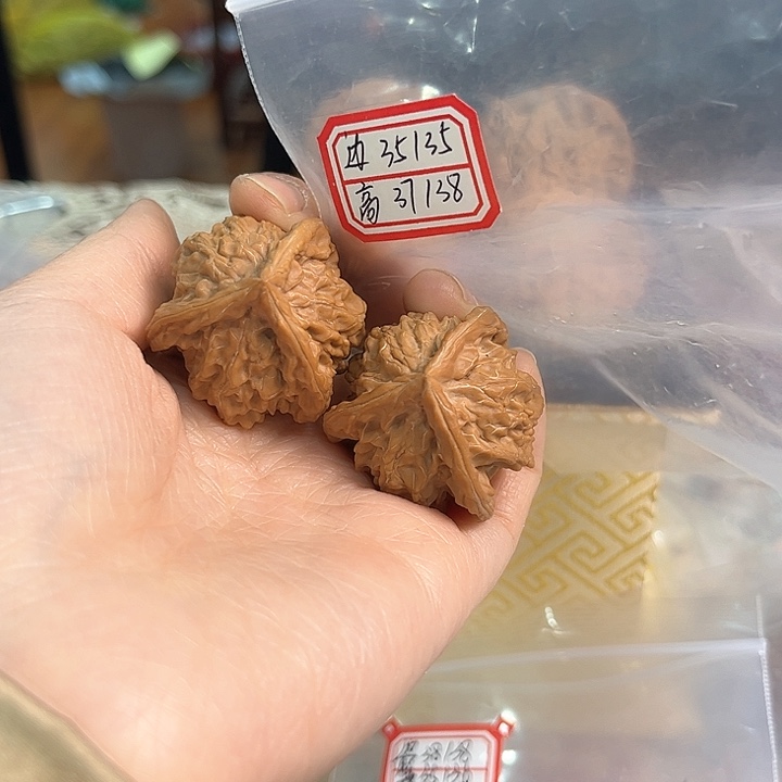 文玩核桃把件盘山三棱