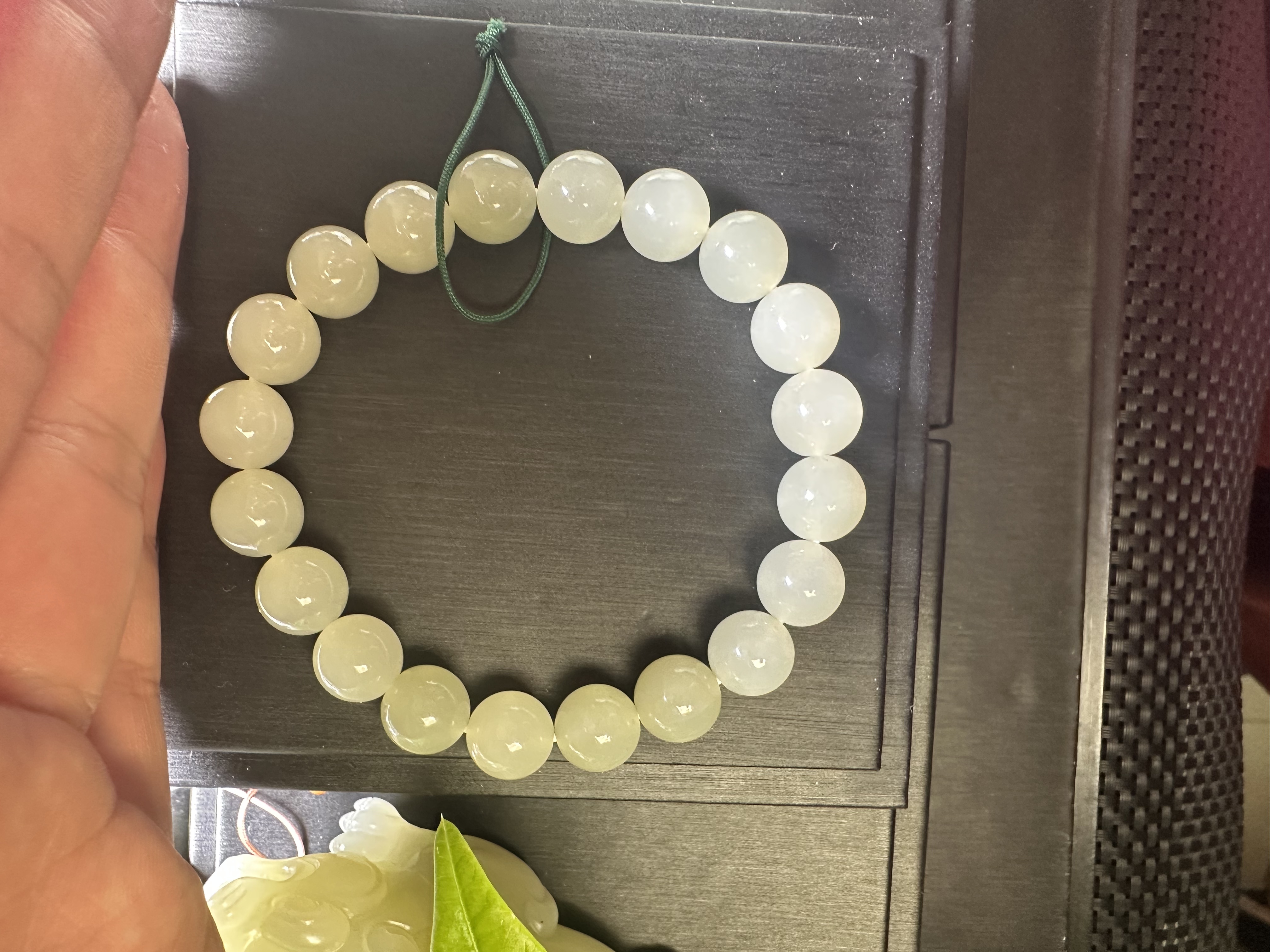 新疆和田玉近矿手串