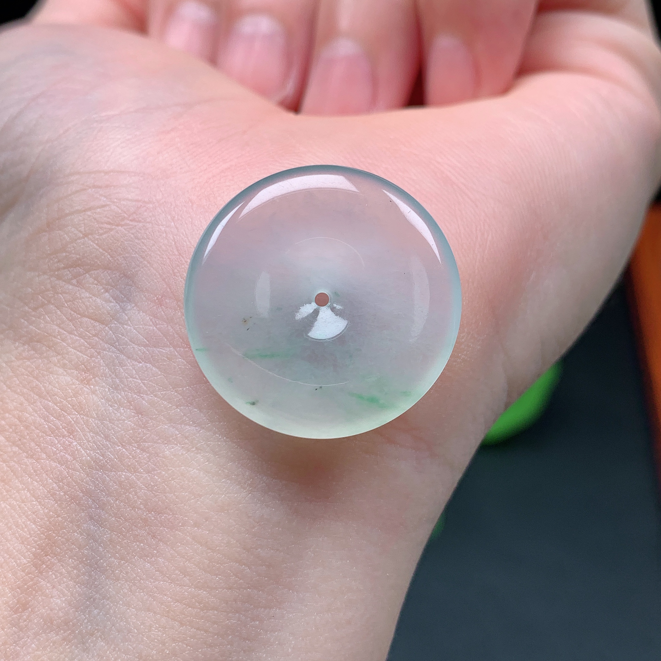 冰种冰飘绿平安扣吊坠、缅甸天然A货翡翠、尺寸：24.4-4.3mm