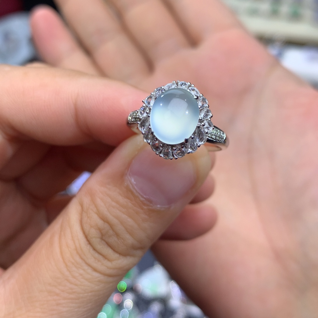 翡翠18K金镶嵌戒指签收后48小时鉴赏期