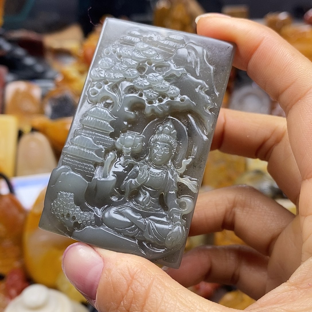 石英质玉（黄龙玉）颈饰未镶嵌