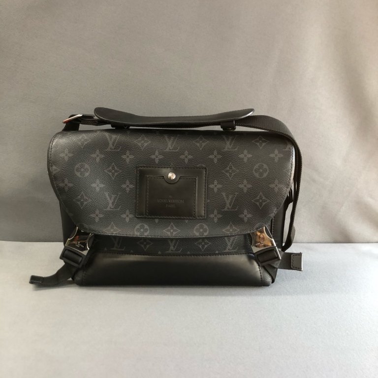 95新 LV 拾锦奢品黑武士邮差包