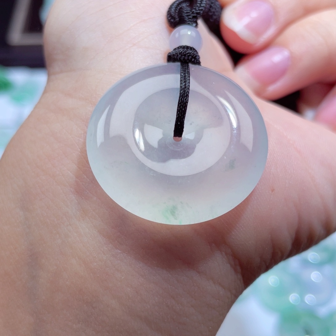 颈饰未镶嵌翡翠平安扣