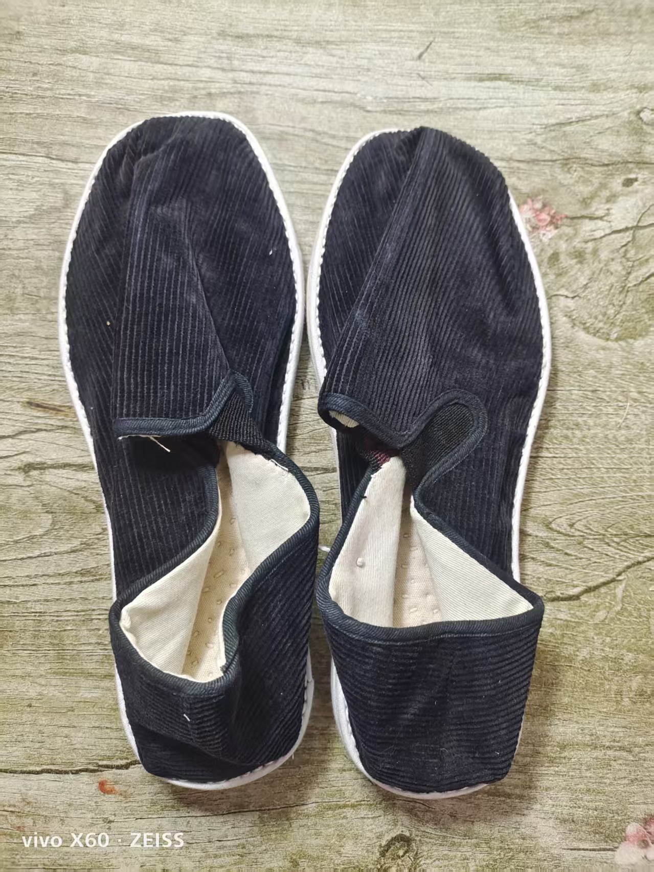 老一辈纯手工布鞋，透气吸汗，不臭脚，有脚气的特别适合穿非常养脚