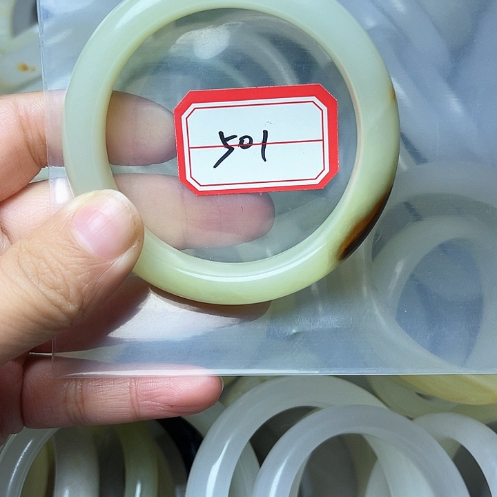 石英质玉手镯未镶嵌501