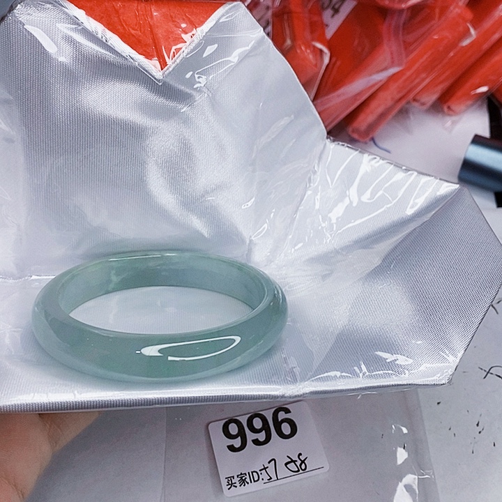 翡翠未镶嵌手镯一图一物实物为准（微瑕处理）