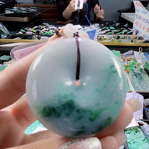 颈饰未镶嵌翡翠一个