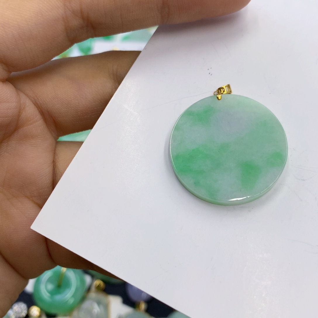 翡翠18K金镶嵌颈饰翡翠