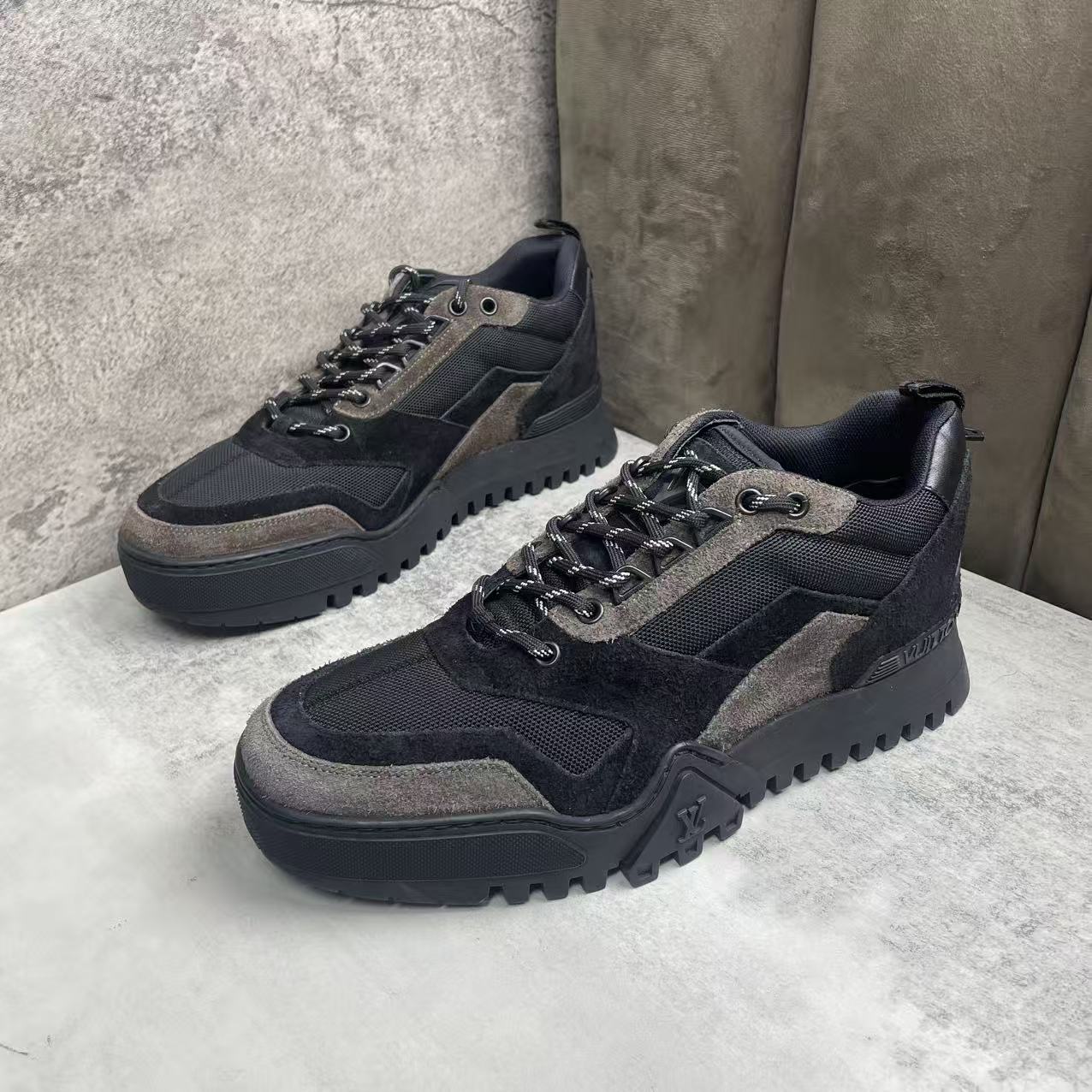 未使用 LouisVuitton/路易威登 黑灰色帆布大logo登山运动鞋/41码
