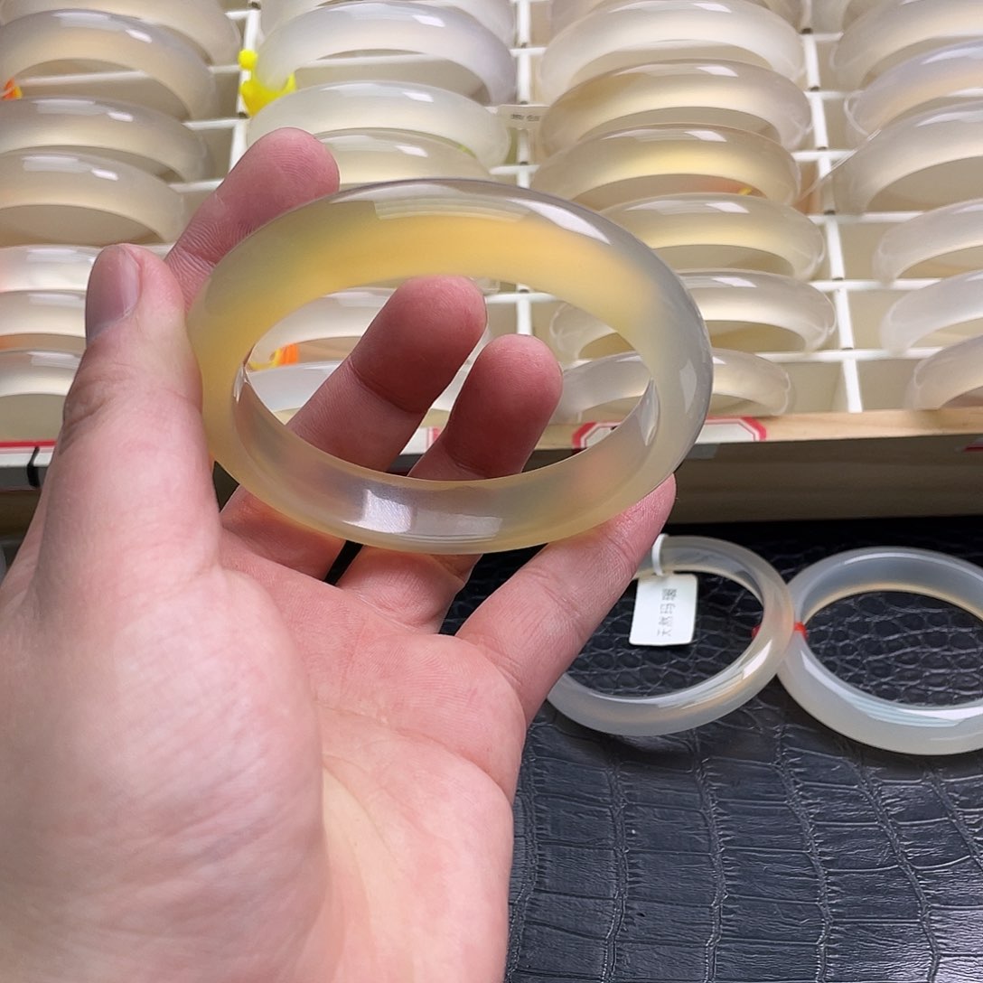 玛瑙/玉髓手镯未镶嵌