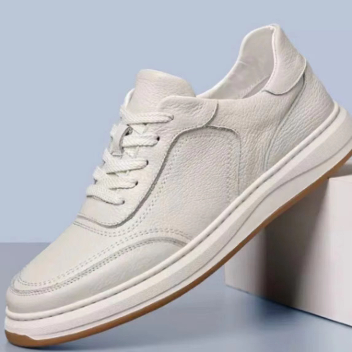 2025头层牛皮休闲耐磨防滑运动板小白男鞋免系带素面透气通勤商务