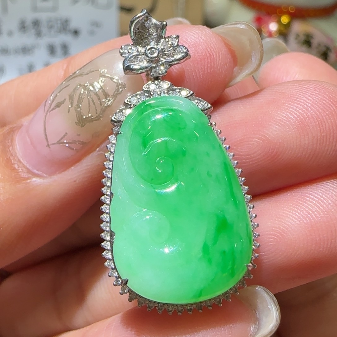 【闪购商品】翡翠18K金镶嵌颈饰缅甸