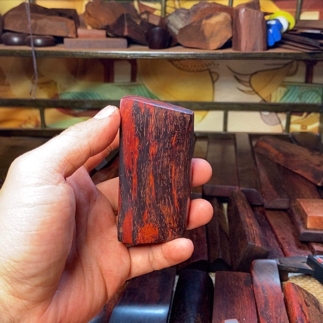 活***动端景台紫檀木类手把件料