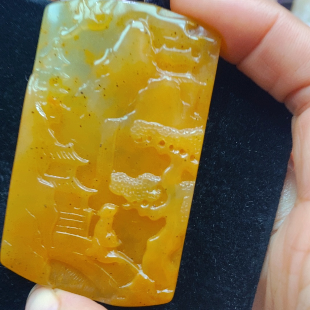 未镶嵌石英质玉（黄龙玉）颈饰