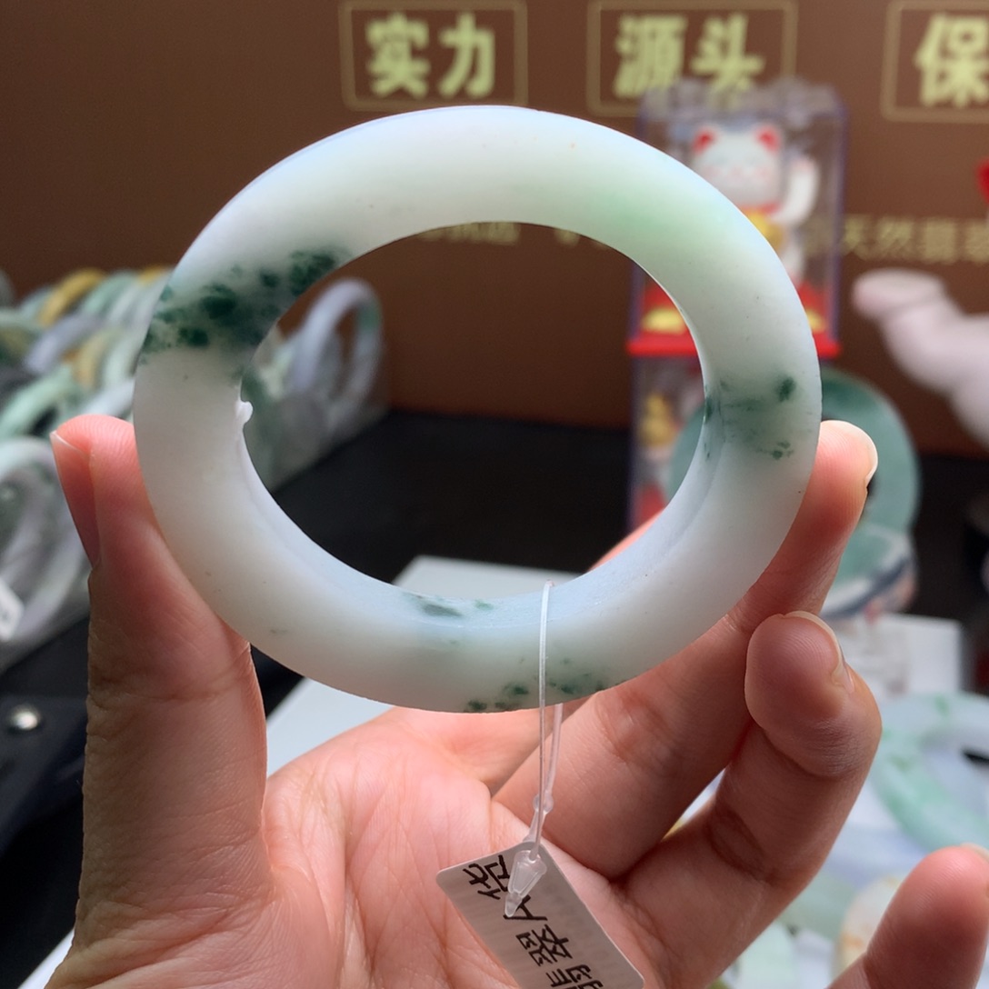 定制翡翠手镯未镶嵌飘花贵妃