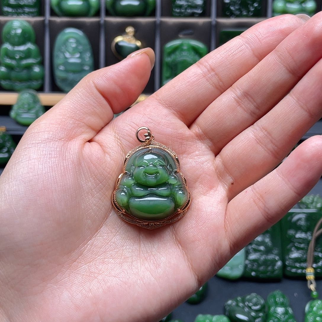 颈饰18K金镶嵌和田玉