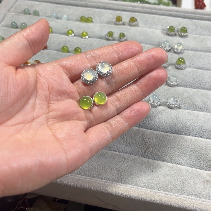 蛇纹石玉耳饰未镶嵌