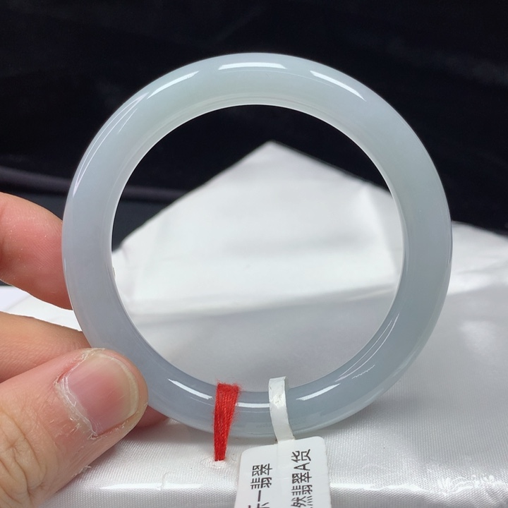 翡翠手镯（圆镯）未镶嵌51.6