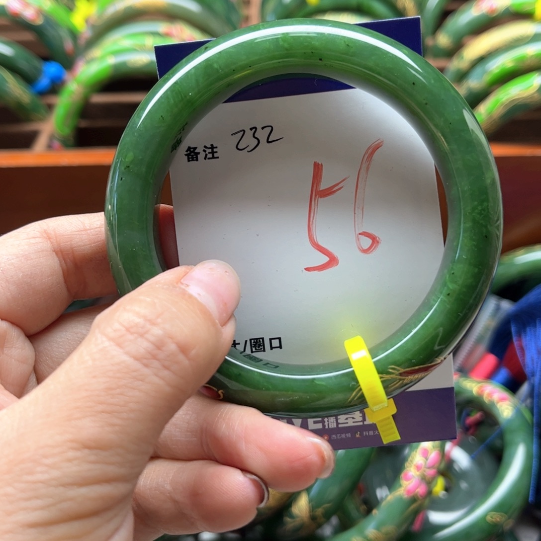 暴***钱和田玉未镶嵌手镯