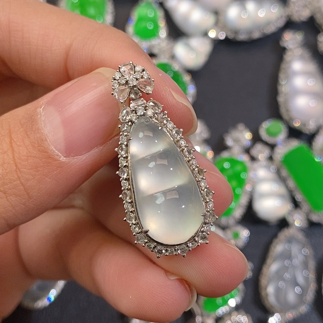 翡翠颈饰18K金镶嵌天然缅甸A货翡翠