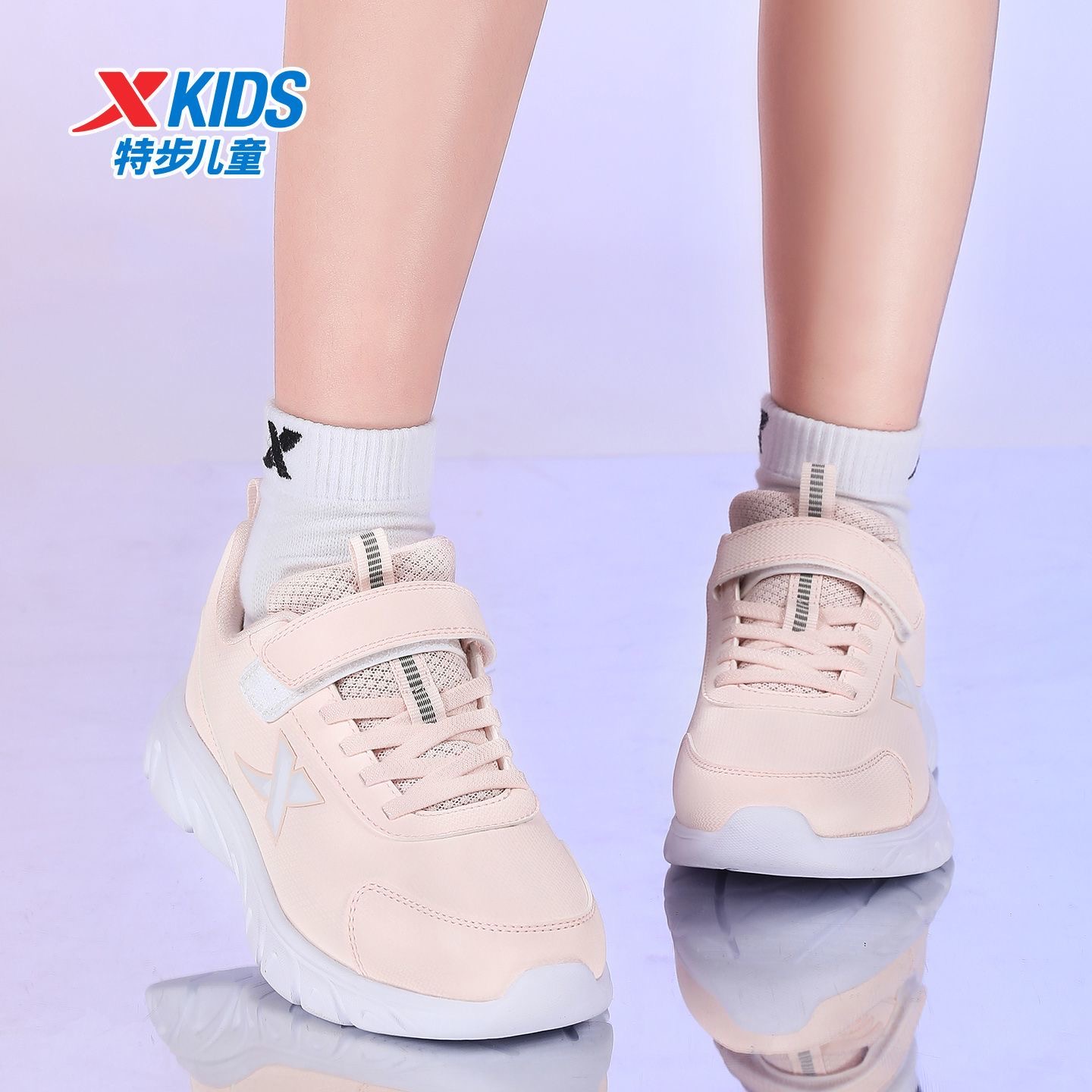特步儿童运动鞋冬季新款女童魔术贴皮面粉色休闲鞋男童大童跑步鞋