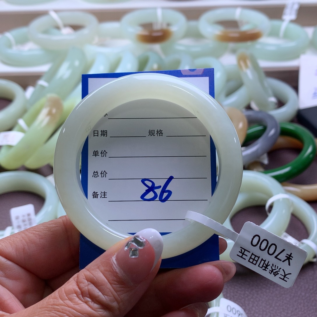 和田玉手镯未镶嵌