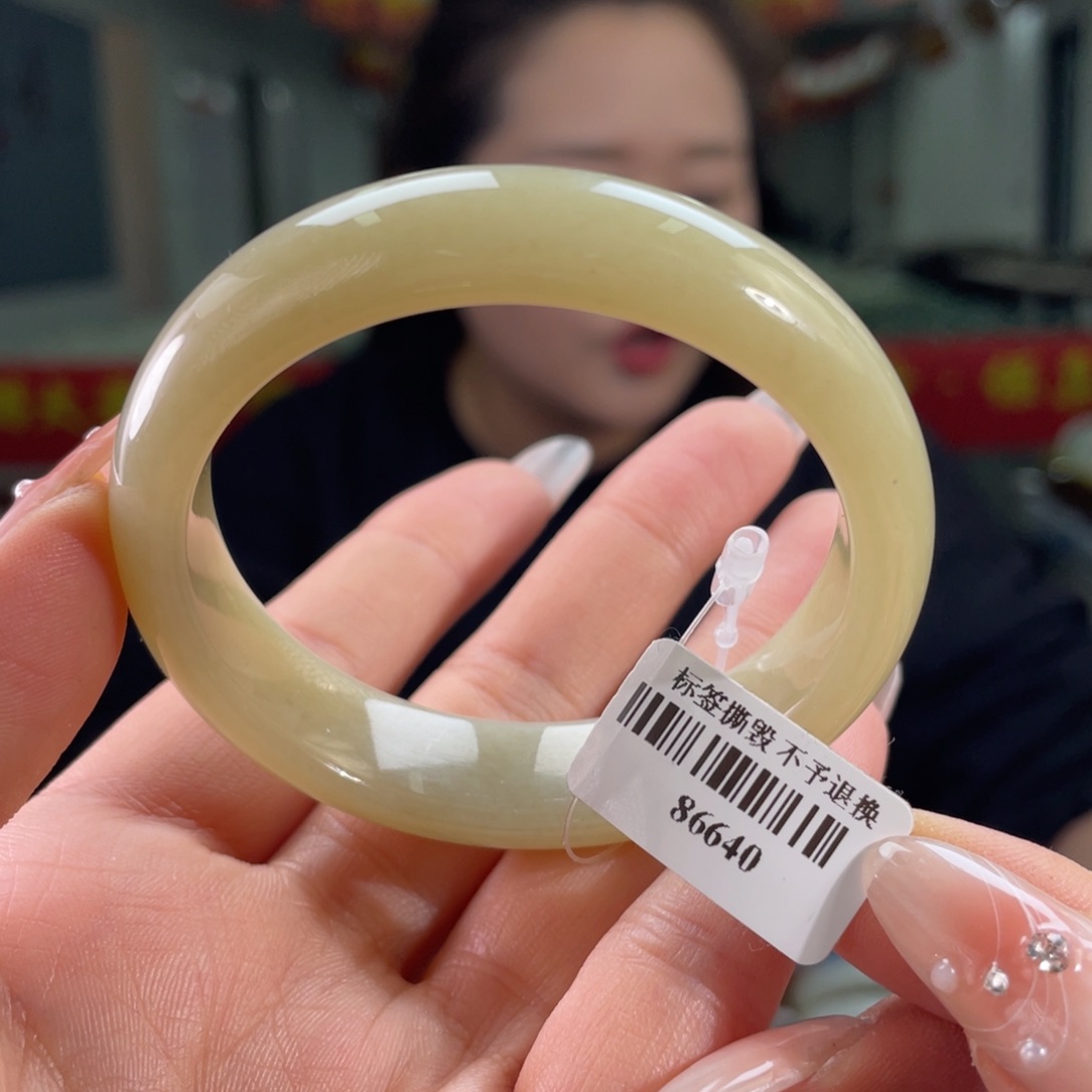 和田玉手镯未镶嵌口径50