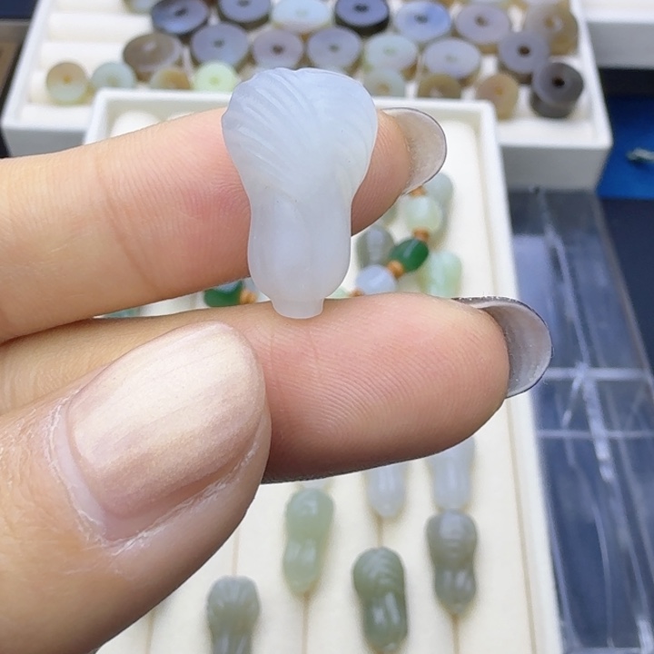 七***～和田玉（糖玉）未镶嵌车挂