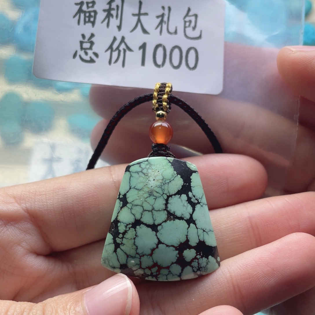 绿松石未镶嵌天然原矿绿松石雕刻件