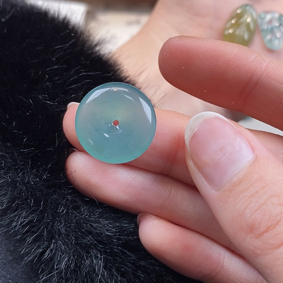 翡翠颈饰未镶嵌歆***?天然翡翠