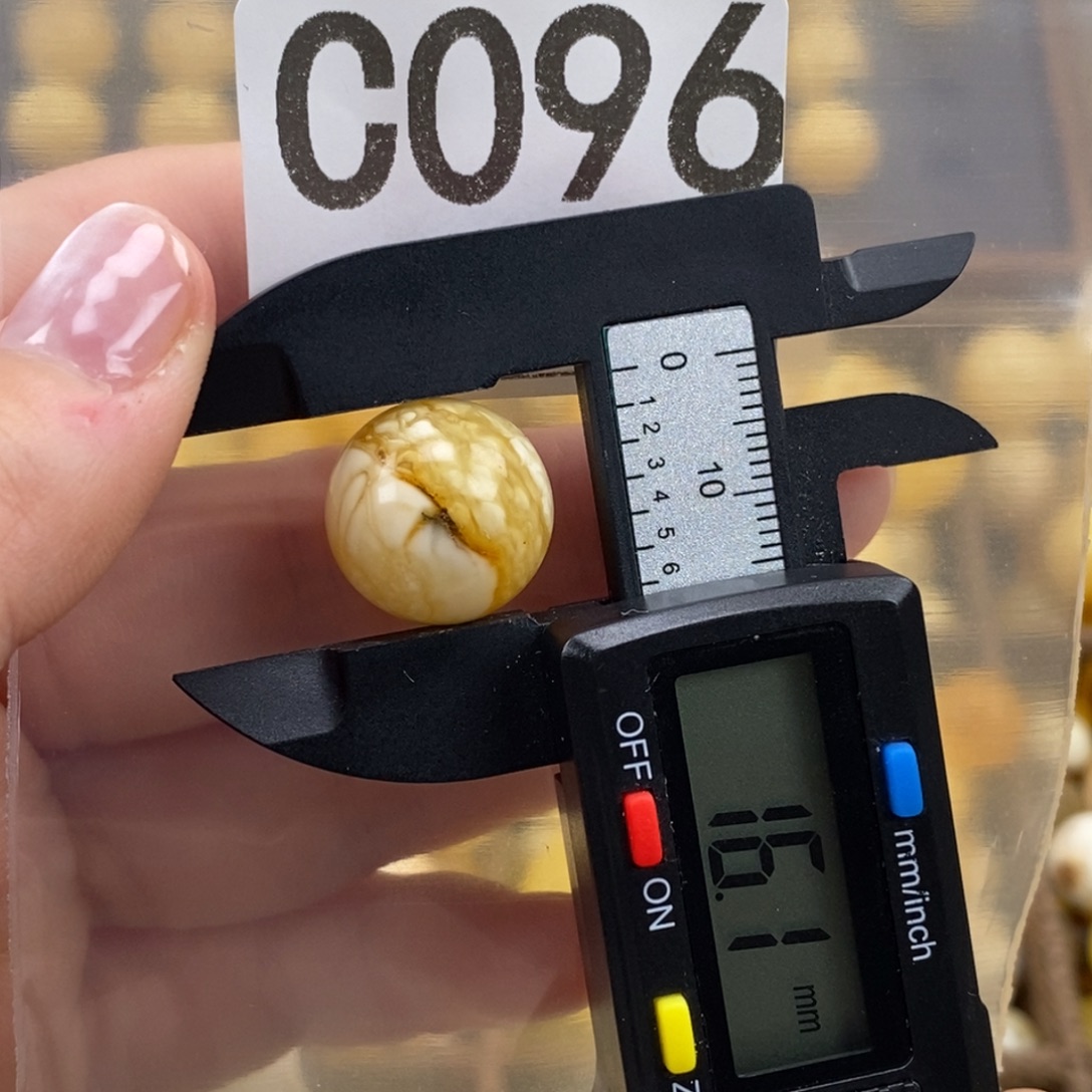 琥珀未镶嵌珠宝奇石皮裂