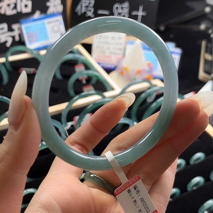 翡翠手镯未镶嵌57圈口