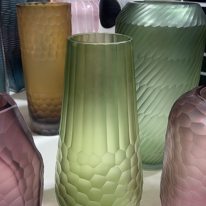 手工艺品琉璃绿色磨刻花瓶花器高28口7