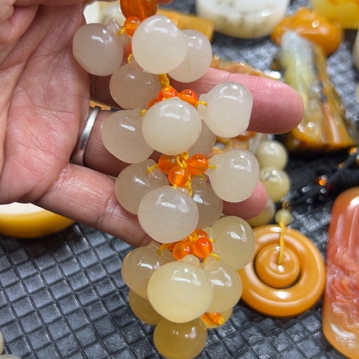 石英质玉（黄龙玉）颈饰未镶嵌