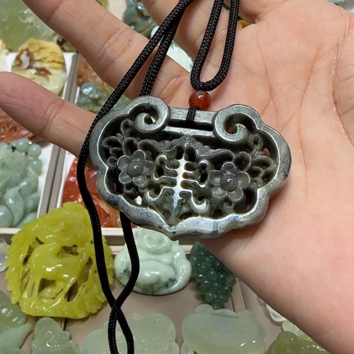 蛇纹石玉吊坠未镶嵌