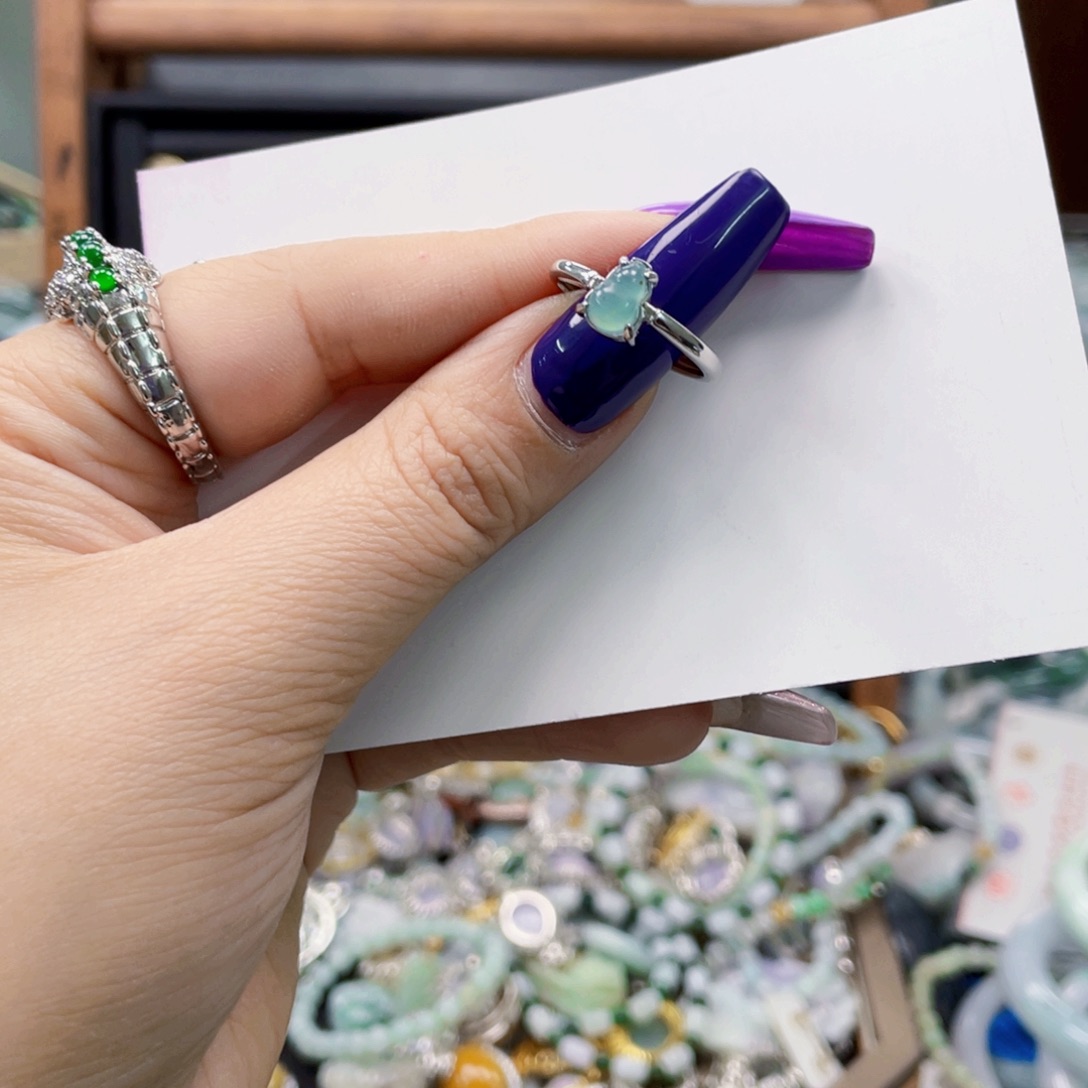 翡翠手镯未镶嵌天然翡翠Ａ货