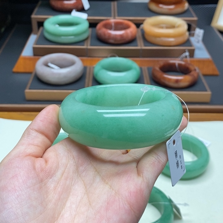 谢***下石英质玉（非洲翠）合金舍