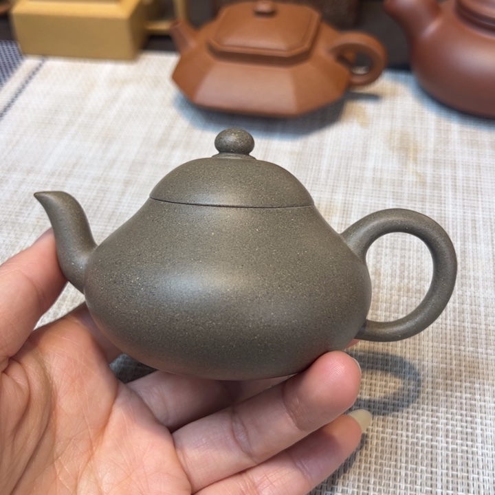 紫砂茶壶梨，容量125毫升，青段
