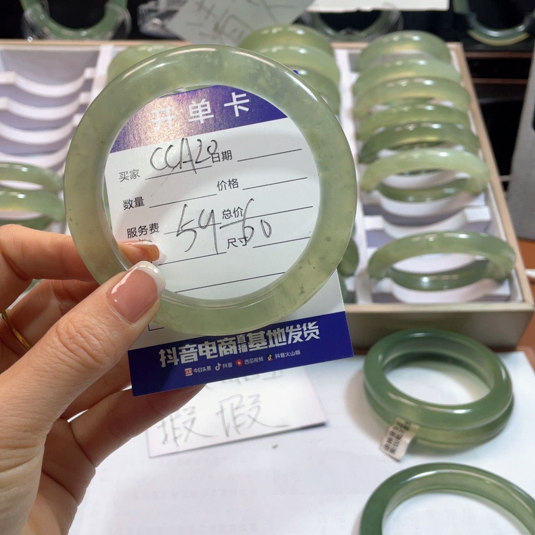 蛇纹石玉手镯未镶嵌喔