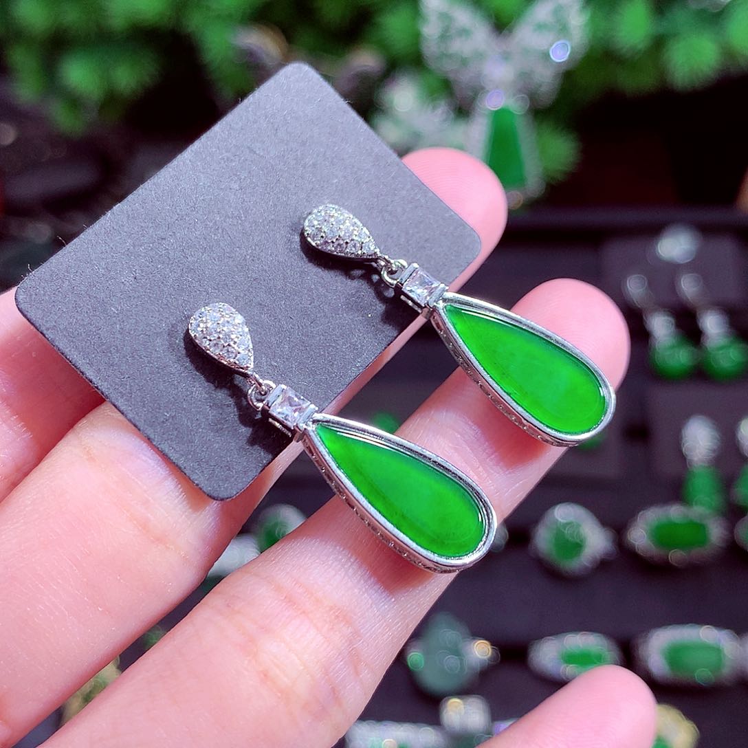 颈饰未镶嵌翡翠天然