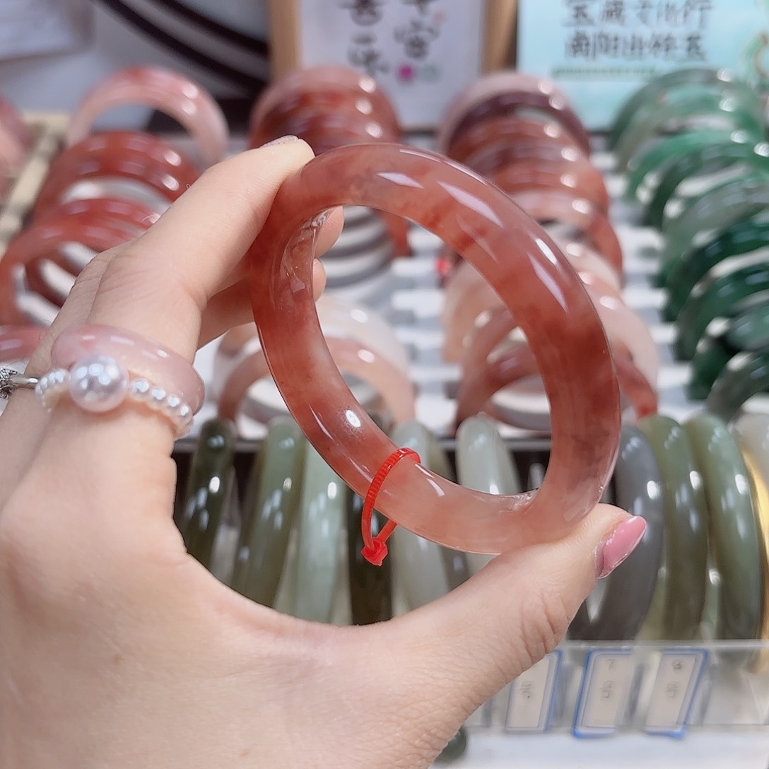 石英质玉手镯未镶嵌小*梨