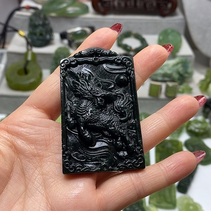 蛇纹石玉挂件未镶嵌