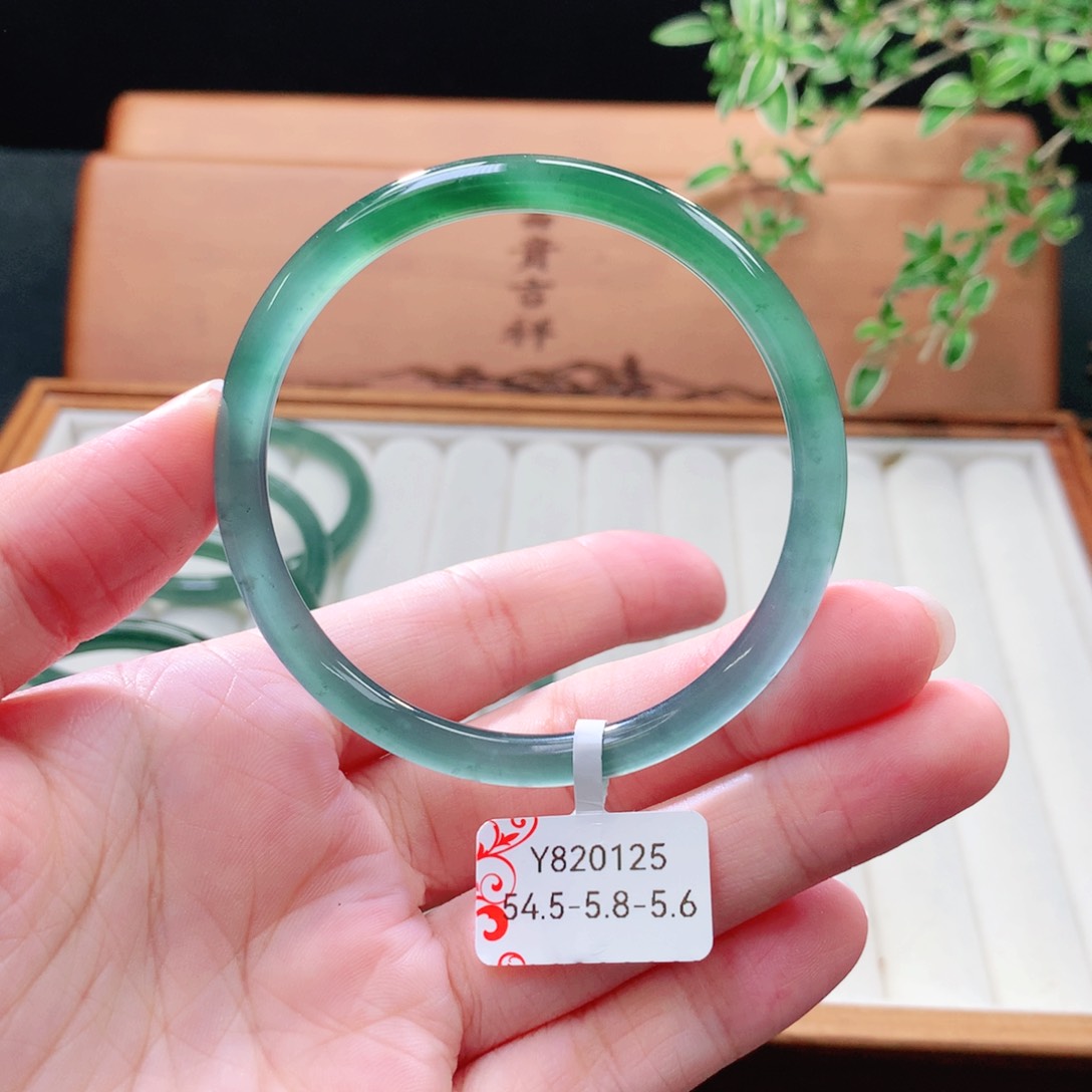 未镶嵌手镯（圆镯）翡翠