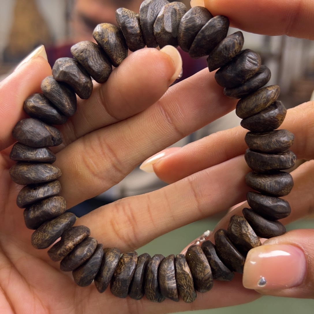 沉香手串透顶绿沉水包壳卡1.3/27g