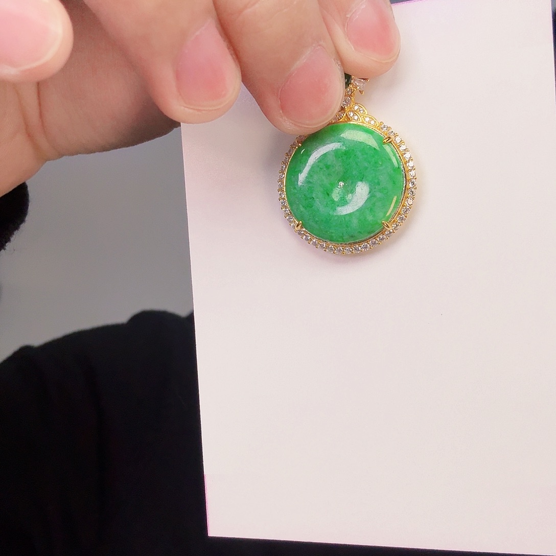 翡翠颈饰未镶嵌一件